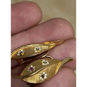 Vintage Designer Bsk Gold Tone And Pink Rhinestone Floral Earrings
